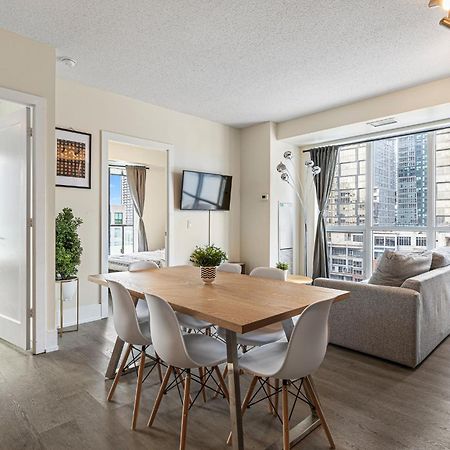 3 Bedroom Beside Cn Tower With Parking Downtown Toronto Exterior photo