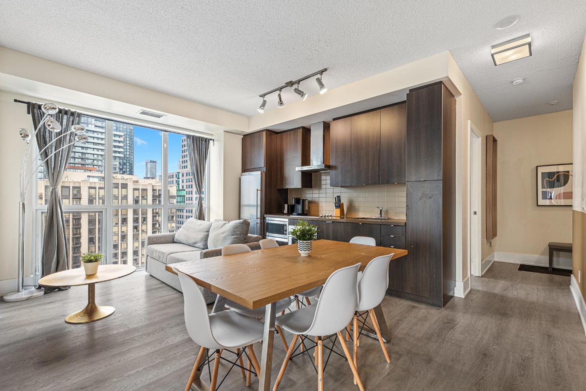 3 Bedroom Beside Cn Tower With Parking Downtown Toronto Exterior photo