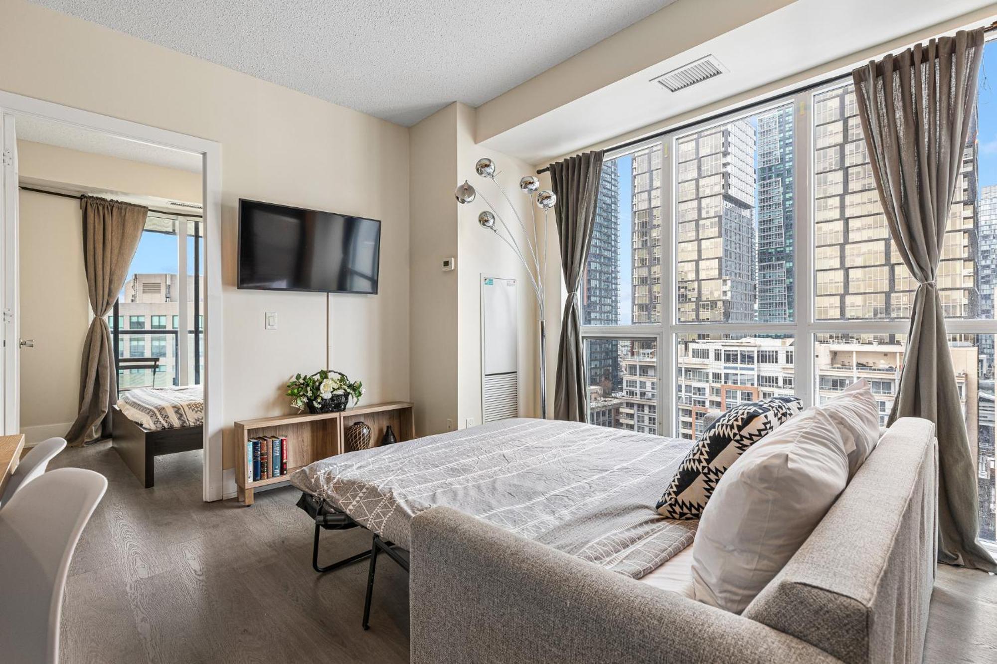3 Bedroom Beside Cn Tower With Parking Downtown Toronto Exterior photo