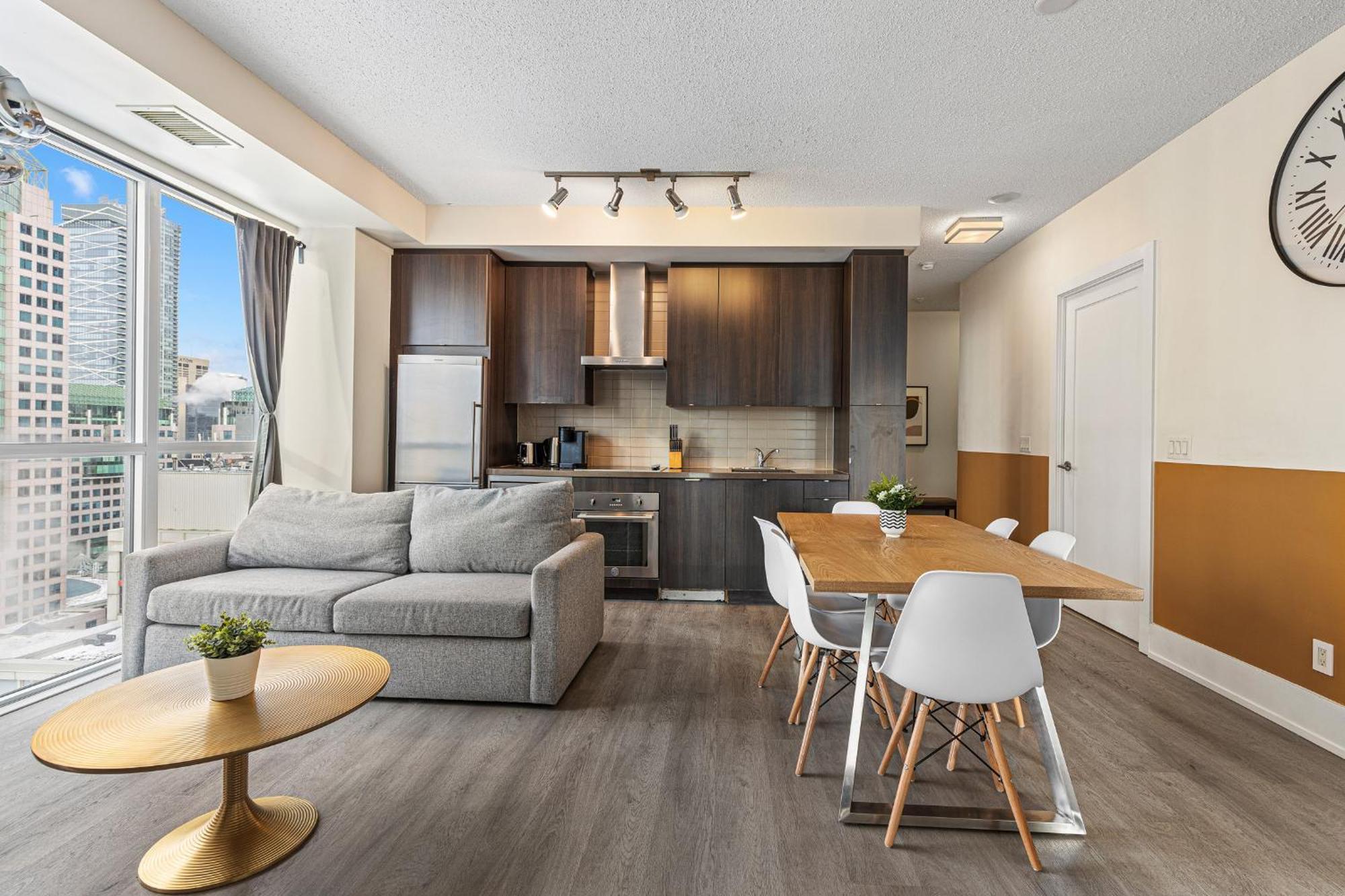 3 Bedroom Beside Cn Tower With Parking Downtown Toronto Exterior photo