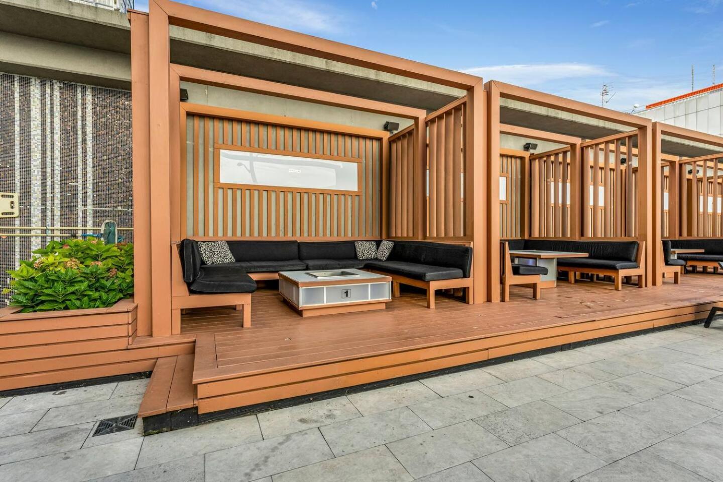 3 Bedroom Beside Cn Tower With Parking Downtown Toronto Exterior photo