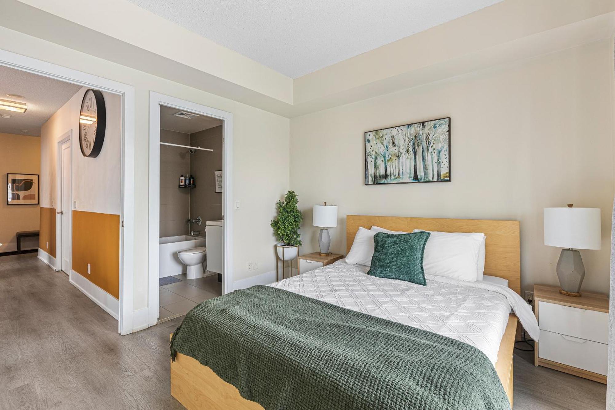 3 Bedroom Beside Cn Tower With Parking Downtown Toronto Exterior photo