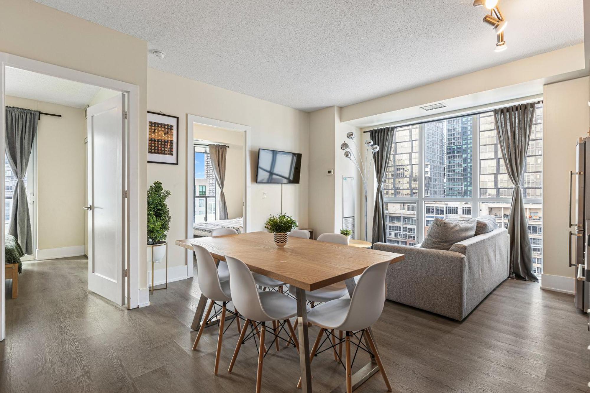 3 Bedroom Beside Cn Tower With Parking Downtown Toronto Exterior photo