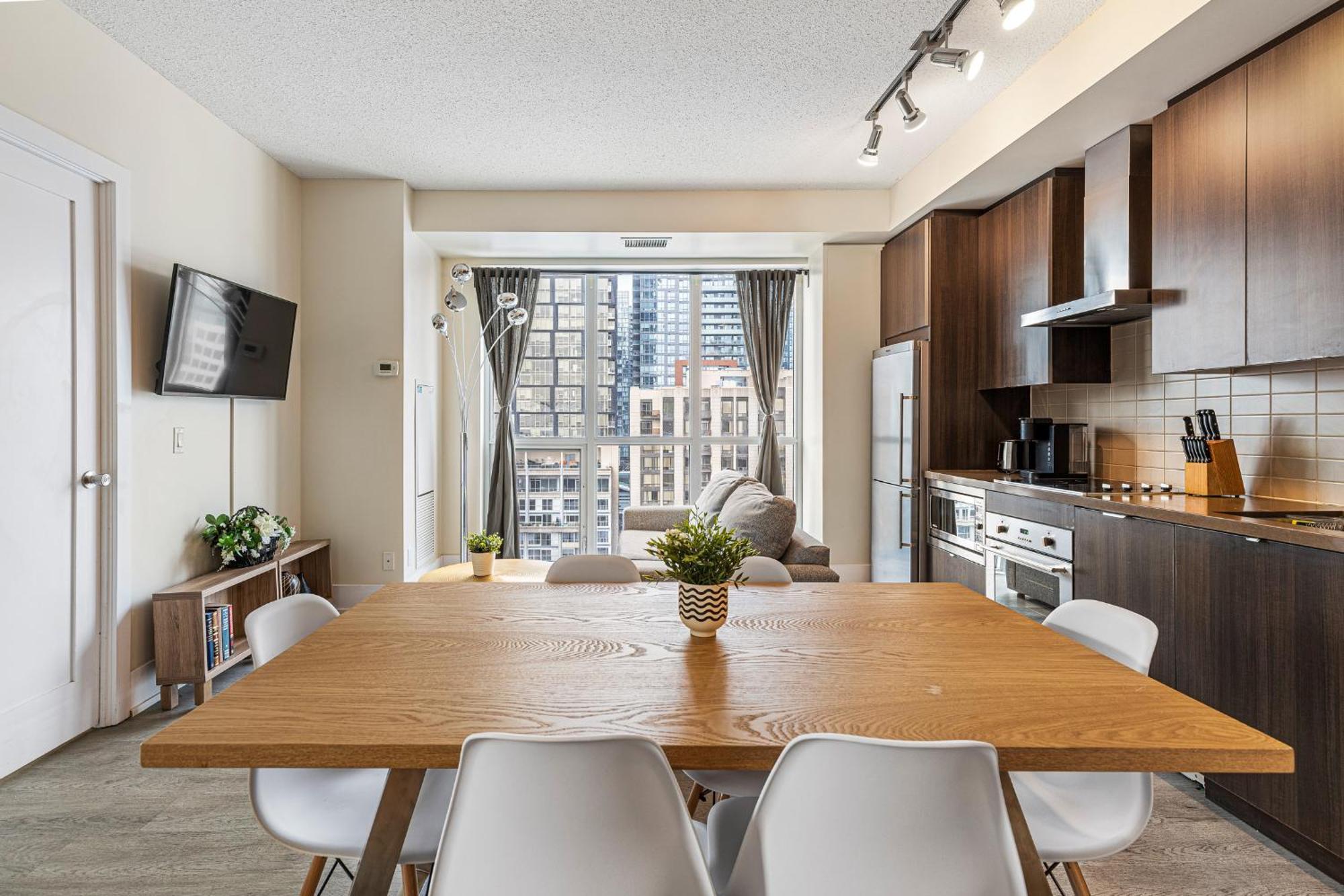 3 Bedroom Beside Cn Tower With Parking Downtown Toronto Exterior photo